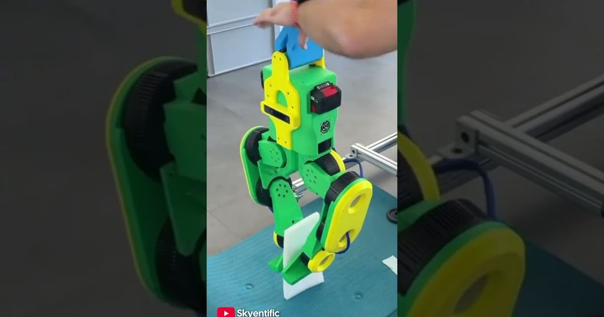 Robot simulation vs reality explained, Hyperlake video